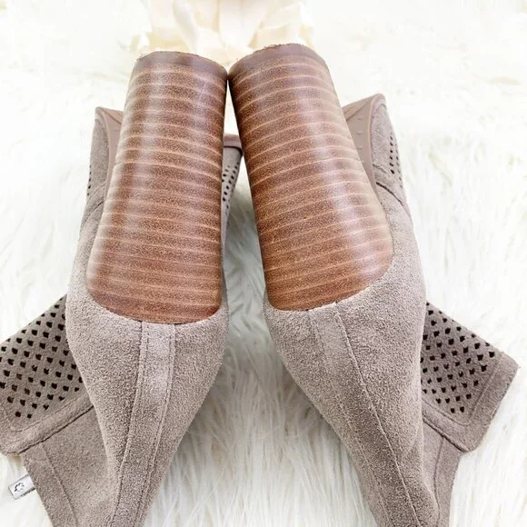 Lucky Brand "Lakyn" Taupe Perforated Peep Toe Ankle Boots/Booties Women's Size 9 - Picture 7 of 11